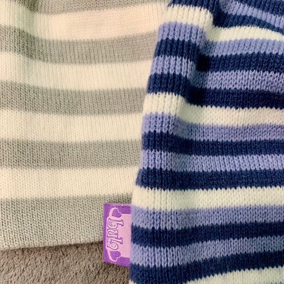 Two knit beanie hats - Picture 2 of 5